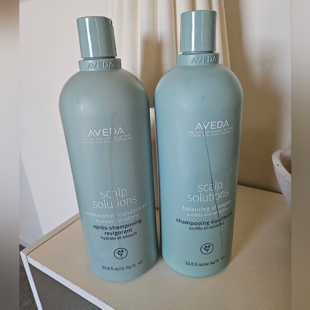 Aveda Scalp Solutions Set in Light Blue